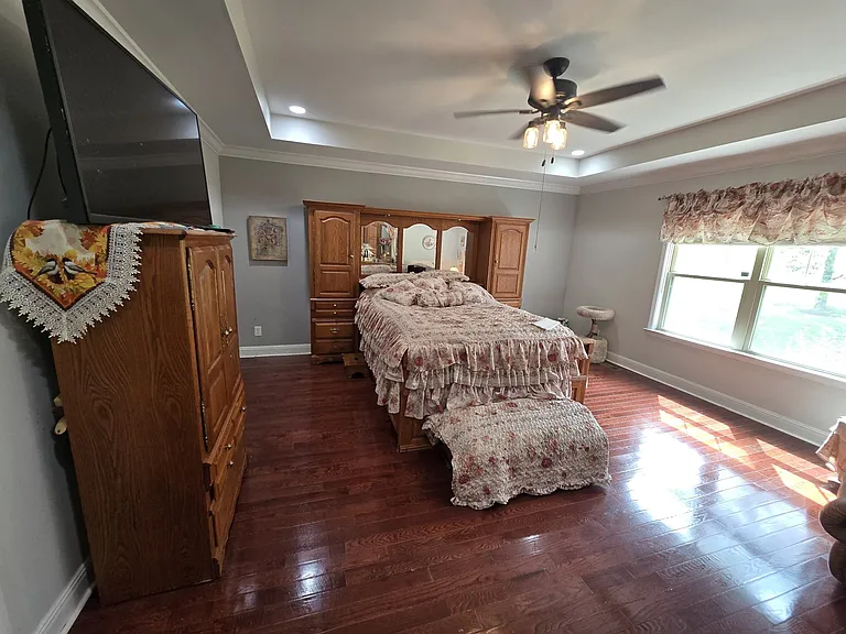 104 Yates Dr — Photo 9