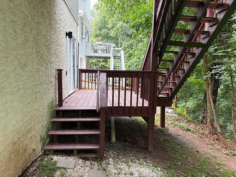 555 Upland St — Photo 36