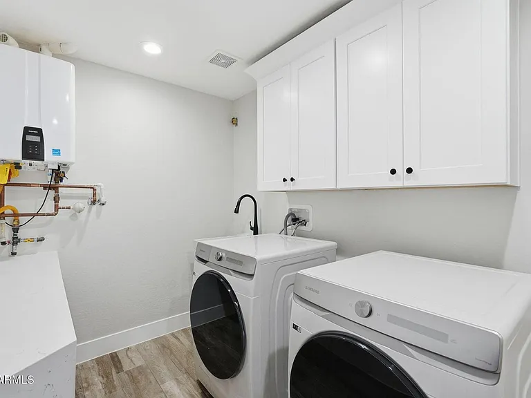 3041 E Elm St — Photo 37