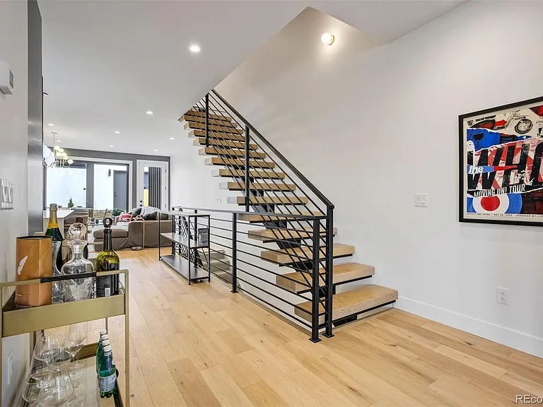 2526 S Lincoln St — Photo 10