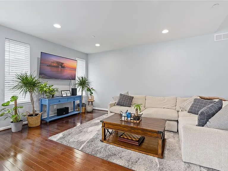 301 Redclover Ln — Photo 16
