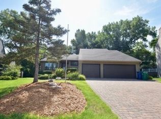 7907 Rhode Island Cir, Bloomington, MN 55438