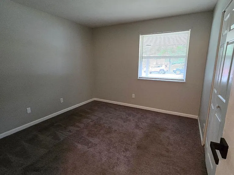 3224 N Talbot Ave — Photo 7