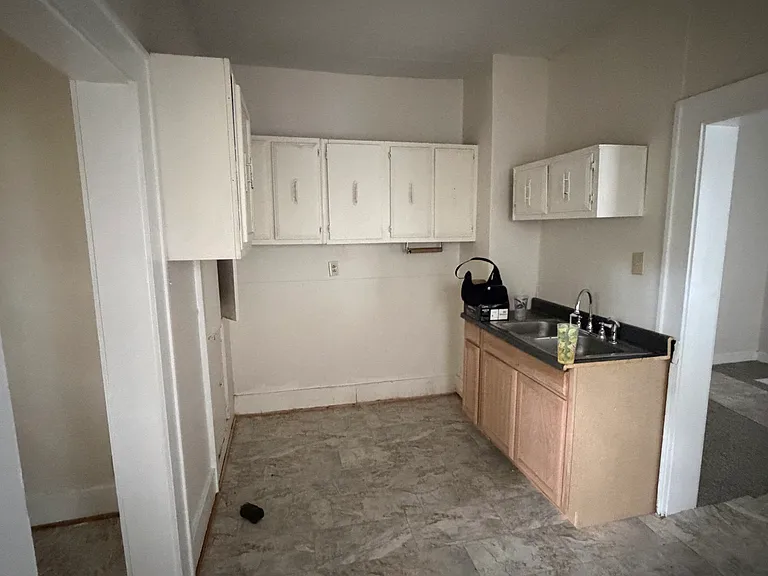 812 Denmark St — Photo 5