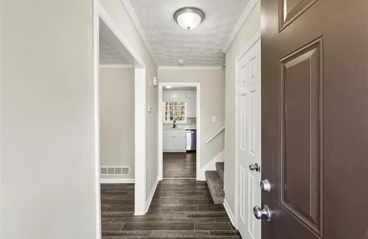 3 bed, 1200 sqft, $2,350 — Photo 3