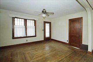 5th image of 404 S Clark St