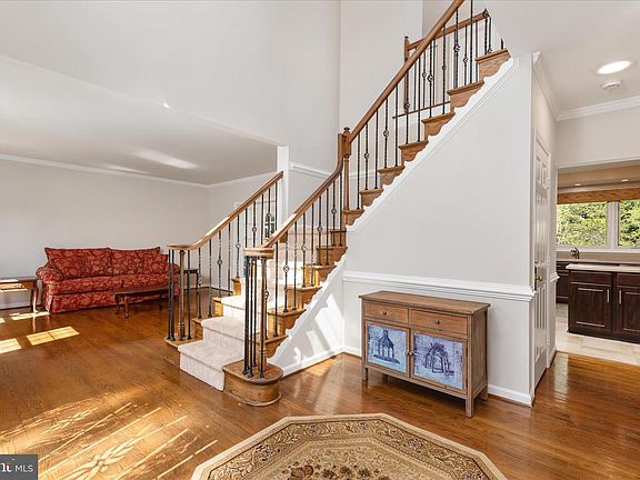 4th image of 408 Woodgrove Ct