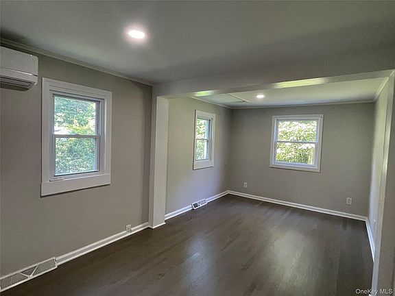 5th image of 114 Lake Kitchawan Dr