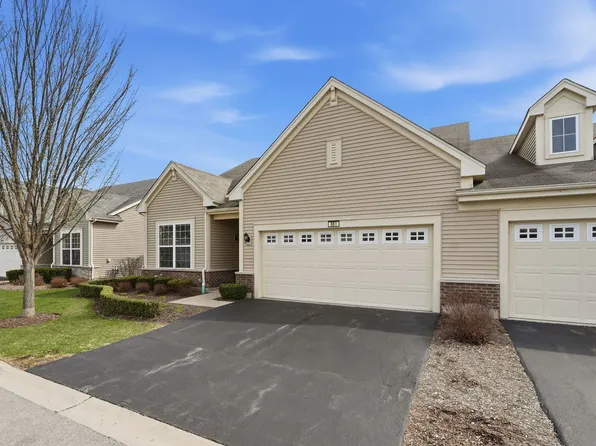 561 Autumn Cir, Pingree Grove, IL 60140