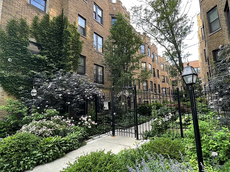 1210 W Jarvis Ave #3S — Photo 1