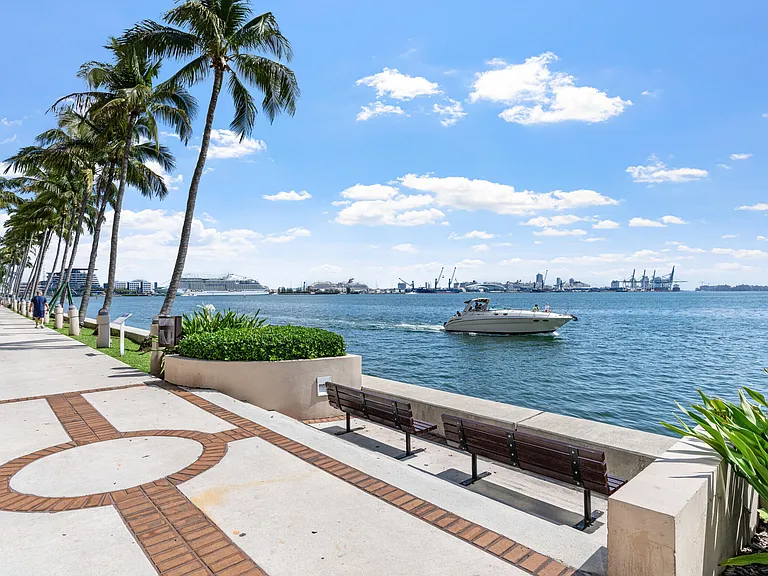 520 Brickell Key Dr #A200 — Photo 34