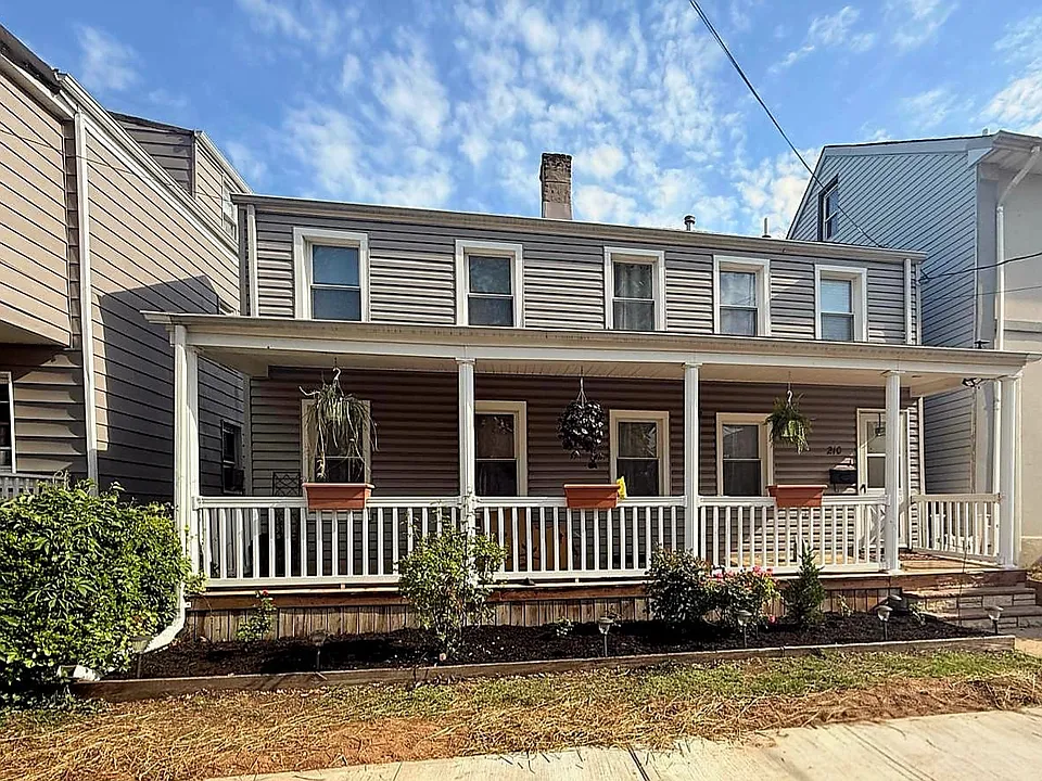 210 Lafayette St
