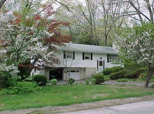 33 Charlton Rd, Dudley, MA 01571