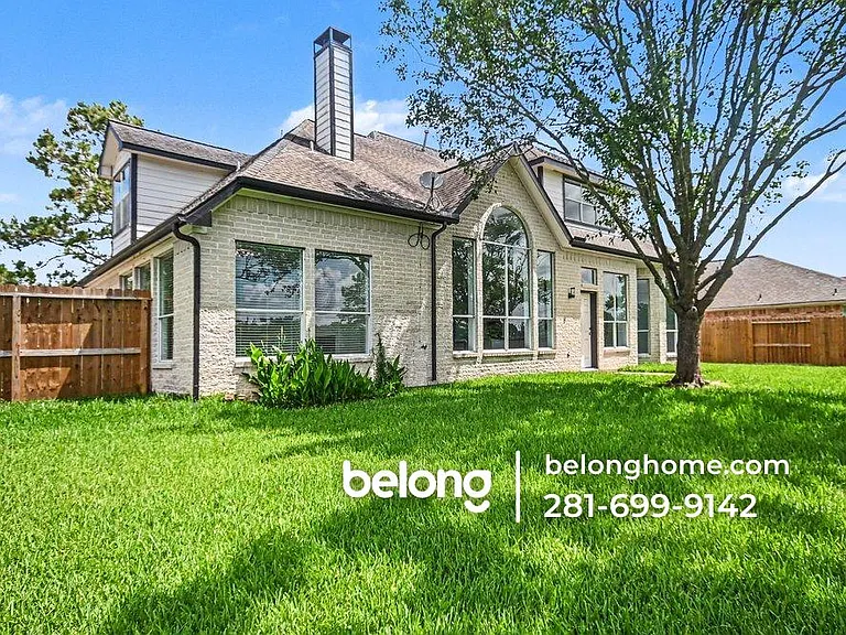 2855 Everett Dr — Photo 3