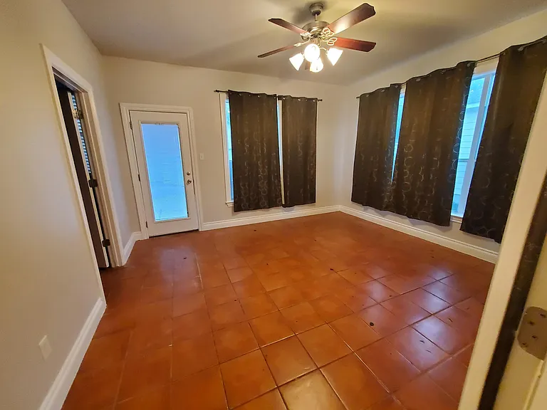 203 Pecan St #B — Photo 8