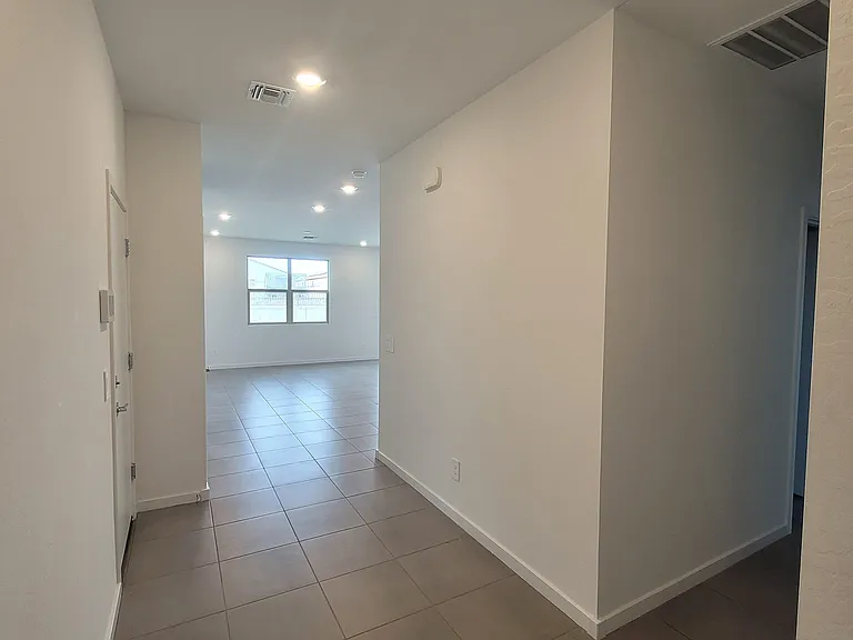 15998 W Smoketree Dr — Photo 5
