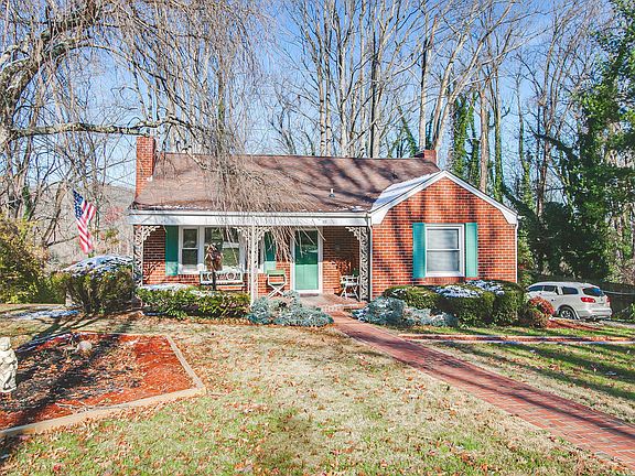 4th image of 233 Jefferson Dr