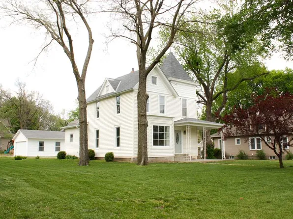 517 Huntress St, Clay Center, KS 67432