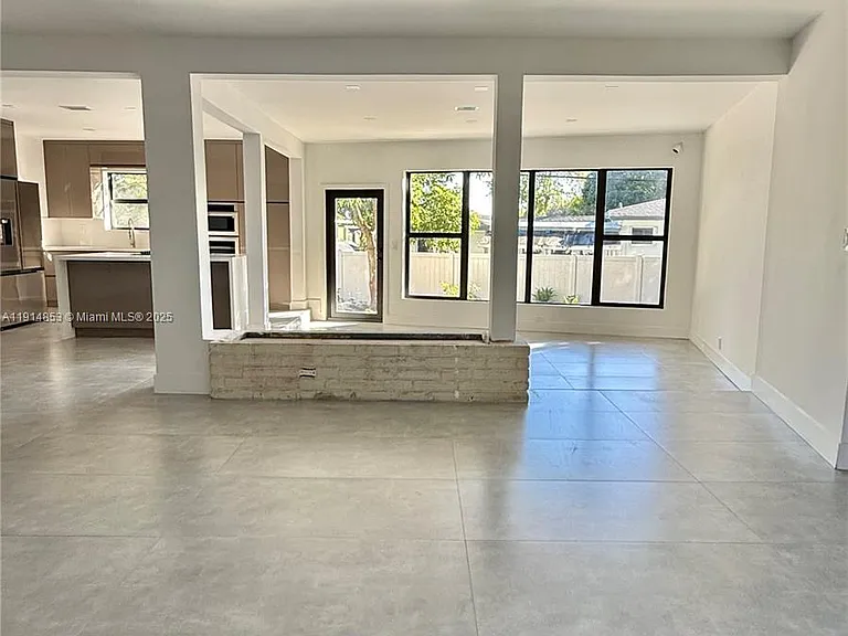 12615 N Miami Ave — Photo 9