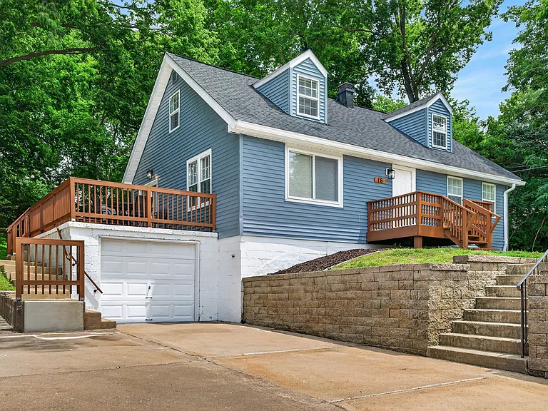 16 Lansing Ave — Photo 45