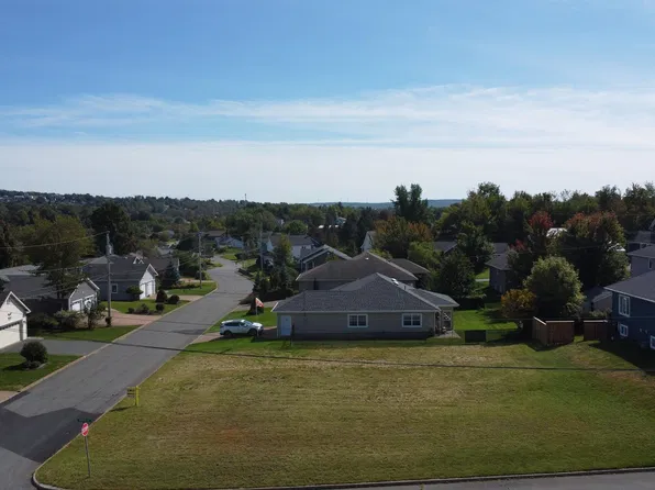 596 Terrace St, New Glasgow, NS B2H 1R3