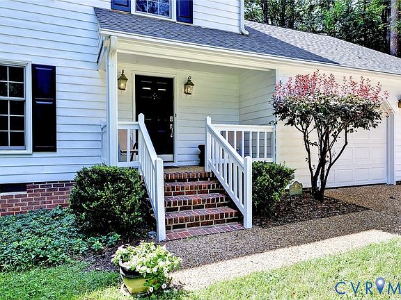 2nd image of 104 Oak Ridge Ct