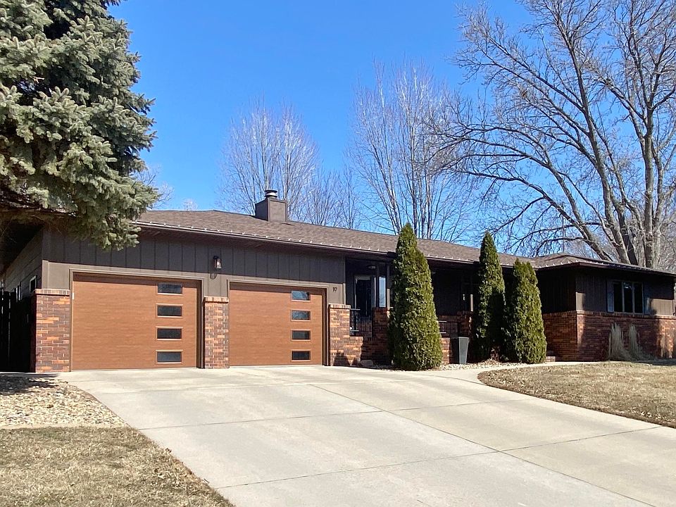 1st image of 19 Laura Dr