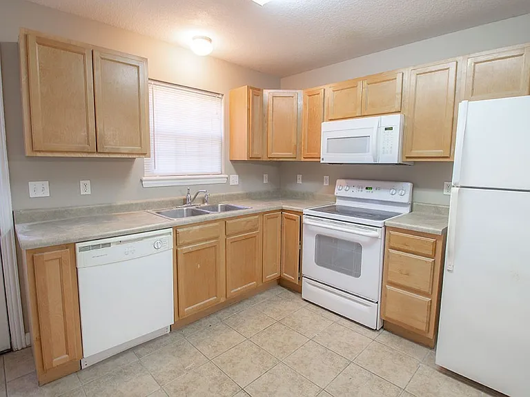 1311 Raleigh Dr — Photo 12
