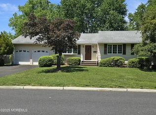 13 Mayfair Rd, Holmdel, NJ 07733