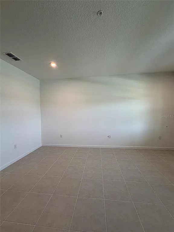 3 bed, 2.5 bath, 1476 sqft, $2,700 — Photo 3