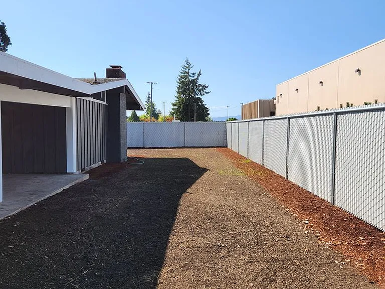 1290 Main St SE — Photo 10
