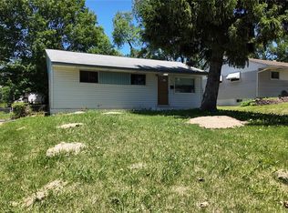 129 Perthshire Rd, Saint Louis, MO 63137