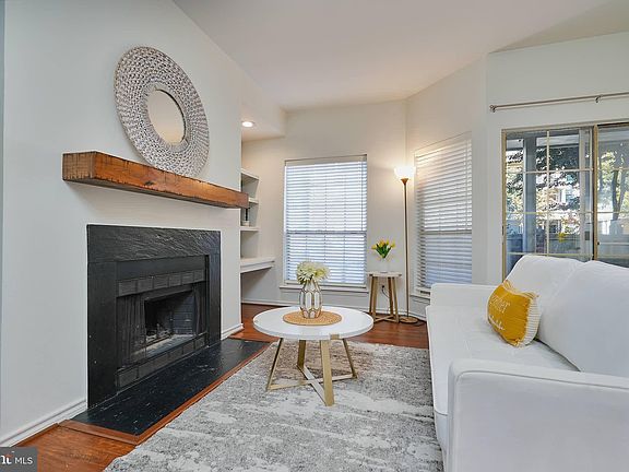 5th image of 3922 Penderview Dr APT 305
