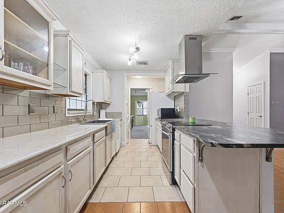 5th image of 104 Burgundy Cir