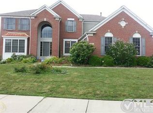 6835 Carrington Cir E, West Bloomfield, MI 48322