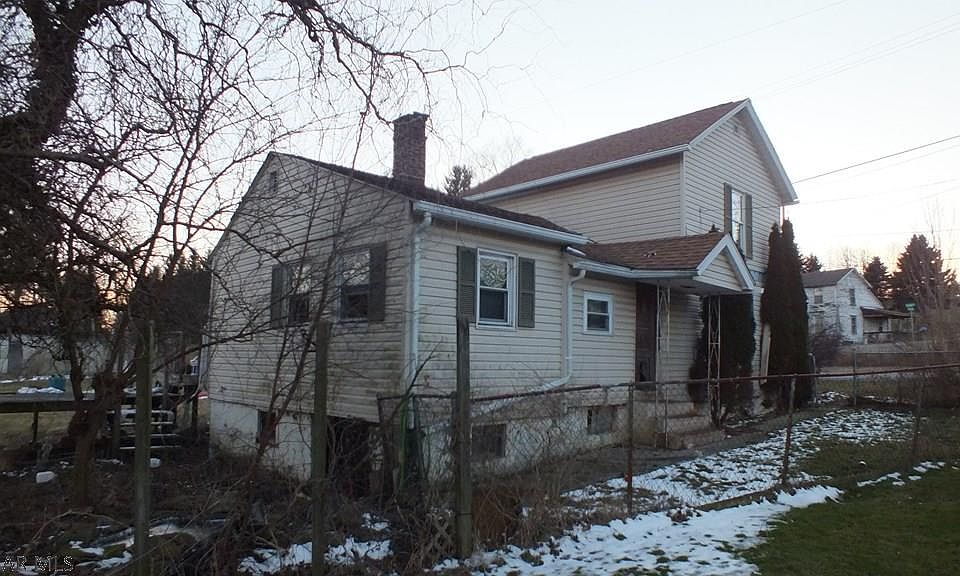 2nd image of 65 Williams St