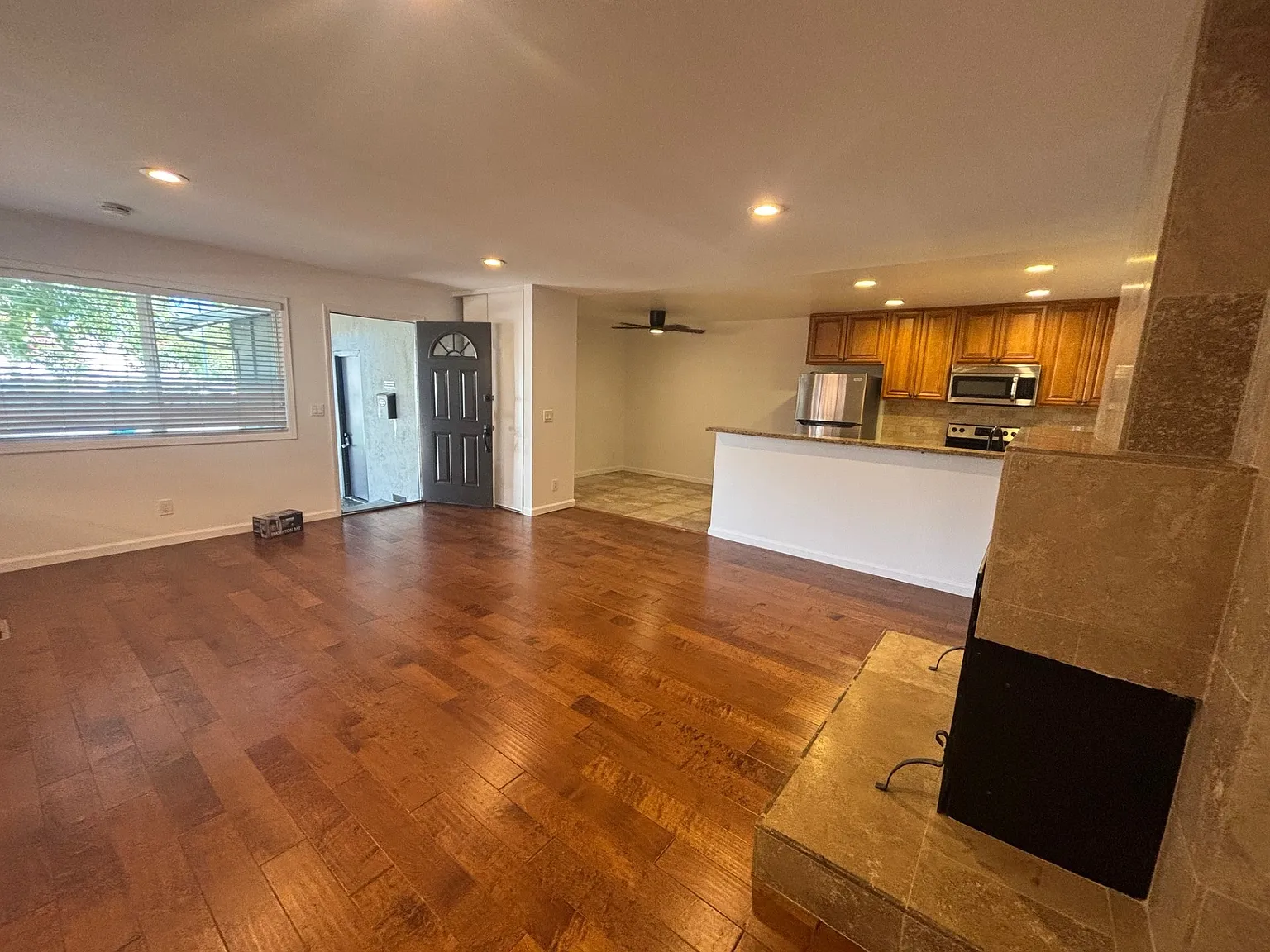 3 bed, 1300 sqft, $3,400 — Photo 4