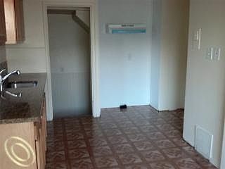 3rd image of 18714 Woodland St