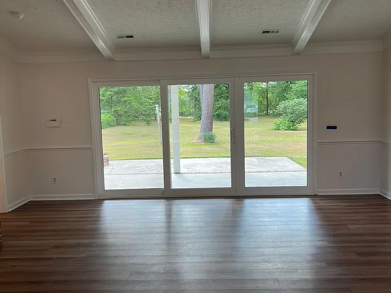 109 Erskine Dr — Photo 4