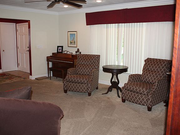 3rd image of 5208 Venetian Blvd NE