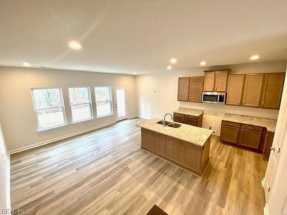 4th image of 1002 Opal St #102