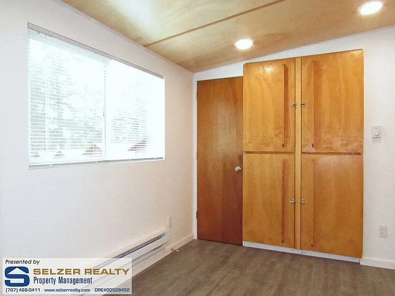 1420 Knob Hill Rd — Photo 3