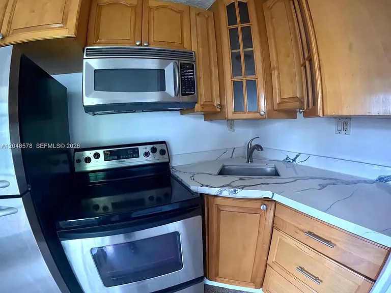 5720 SW 38th Ct — Photo 7