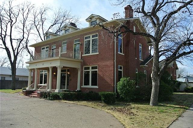 1st image of 1042 Hickory St