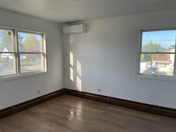(undisclosed Address), Levittown, NY 11756