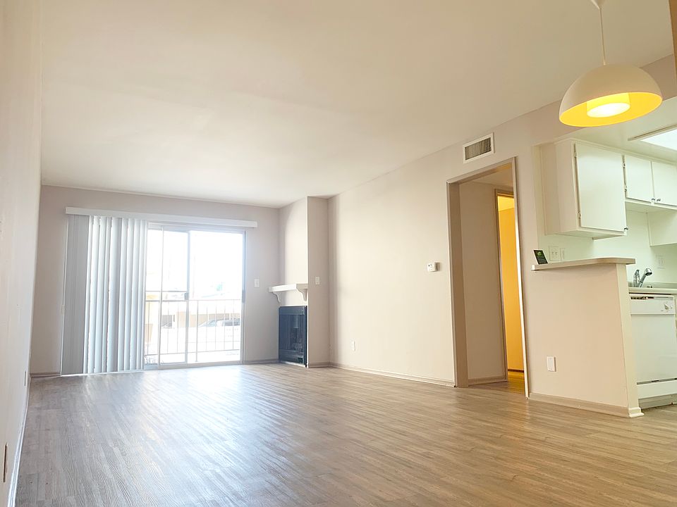 1st image of 3130 Bagley Ave APT 109