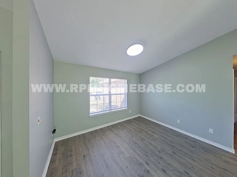 1326 Jeffrine Dr — Photo 5