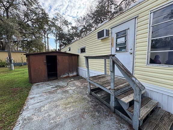 2nd image of 2207 Spruce Ln #80