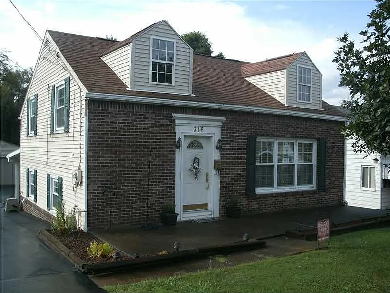 316 Center St photo 1
