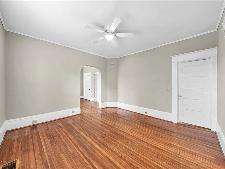 2410 Broadway Ave #B — Photo 10